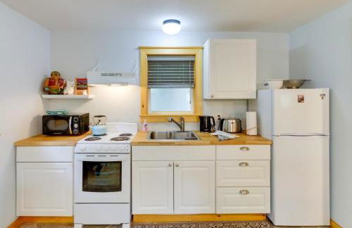 East Otis Vacation Rental with Private Deck and BBQ! - Foto 15