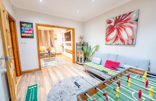 4BR 2Bath Home -Hot Tub, Free Parking & Games Room - Foto 24