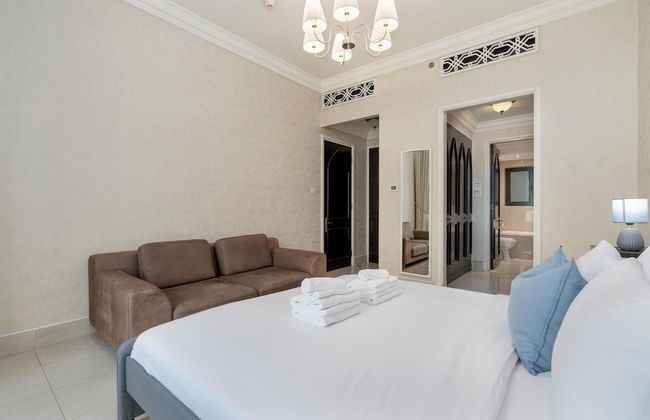 Lux BnB I Souk Al Bahar I Burj Khalifa Views - Photo 10