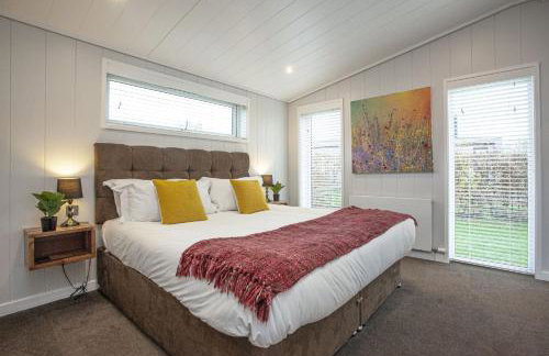 Deer Leap, Strawberryfield Park - Photo 19