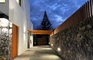 Lotus House - Heated Pool & Jacuzzi near the Beach - Photo 9