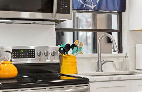 Waterfront - Private Pool - Pet Friendly - Photo 27