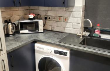 Affordable Serviced Apartment Perfect for Contractors in PE1 Short & Long Term Stays - Free WIFI - Free Parking - With Sofa Bed - Full Kitchen - Foto 15