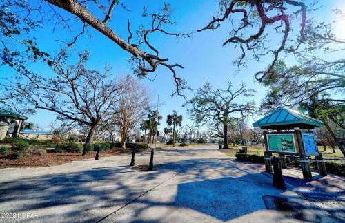 Historic GWALTNEY HOUSE-Cottage at St Andrew's Bay - Photo 26