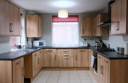 Lovely 5 Bedroom Home w Garden near Northampton - Photo 20