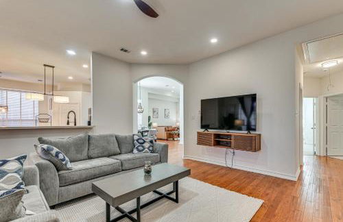 Elegant Home with Private Patio, 2 Mi to UTD Campus! - Photo 7