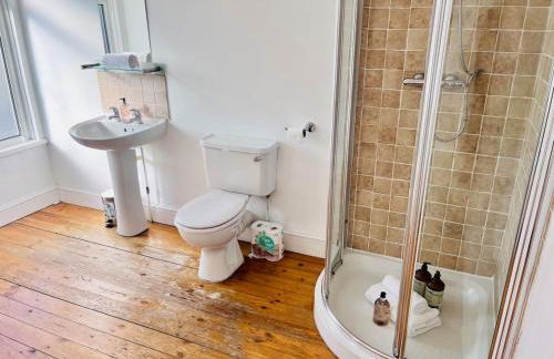 Charming End of Terrace Home with Garden - Foto 23