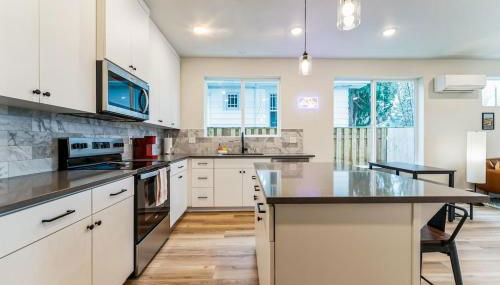 World Travel without leaving PDX - Foto 1