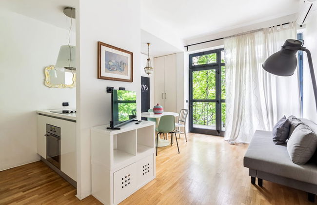 Stylish Apartment With Balcony - Photo 1