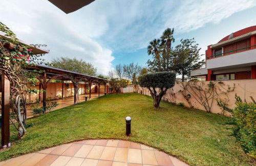 Villa con piscina e giardino a due passi dal mare. - Foto 23