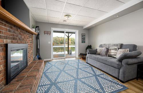 Bryan Lake Oasis in Downtown Lake Ann - Foto 59