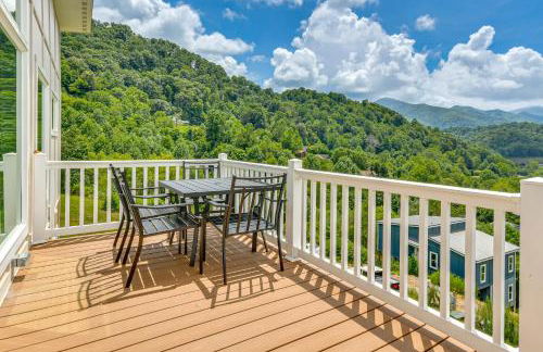 Hike and Ski Mtn-View Retreat in Maggie Valley! - Foto 19