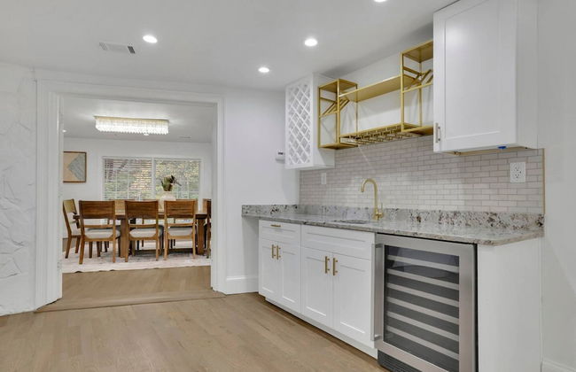 Luxury 7BR Buckhead Oasis w Pool Gameroom Firepit - Foto 15