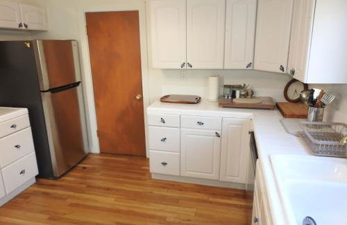 Miners Choice 3 Bedroom on Main St Bonus Rooms Sleeps up to 9 TV WIFI Piano - Foto 10