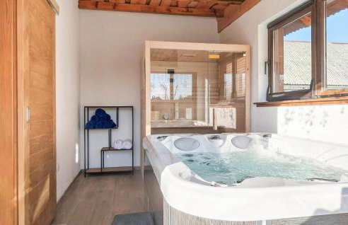 Luxurious Home In Brusane With Sauna - Photo 37