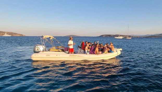 Vous ferez une balade en bateau au coucher du soleil inoubliable