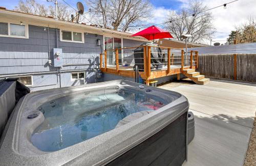 Family Perfect 4BR Home with Hot Tub, Pool Table, Fenced Yard, Cozy Fireplace, Mountain Views, Walkable Neighborhood, Near Parks, Dining, and Adventure - Foto 24