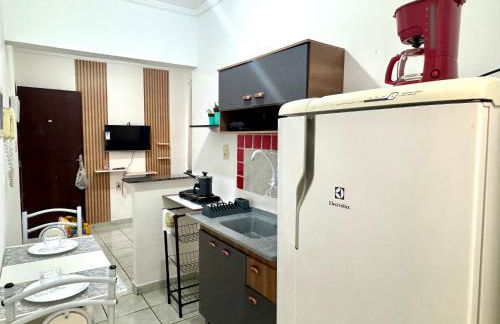 APT-8 Completo Bem Localizado a 1 minuto Rodoviaria e Centro, com Ar Condicionado e Garagem - Foto 3