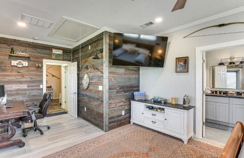 Walk to Sea Isle Beach Group Getaway with Deck! - Foto 10