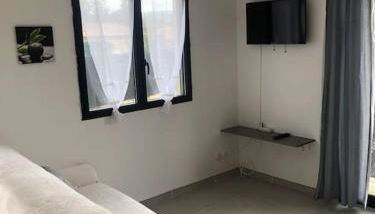 Charment logement avec parking et jardin privatif - Foto 4