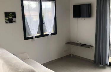 Charment logement avec parking et jardin privatif - Foto 4