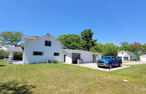 Oscoda Hilltop Haven - Great Location near Beach! - Foto 6
