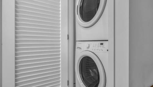 Amazing, Spacious Unit, Heart LA - Photo 3