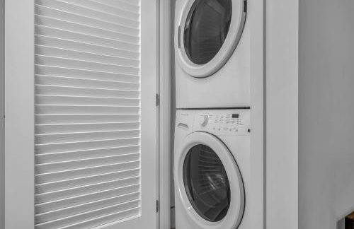 Amazing, Spacious Unit, Heart LA - Photo 3