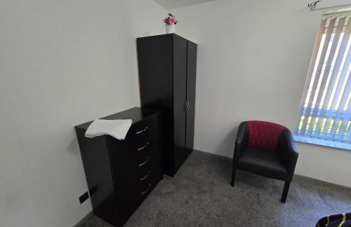 Lovely 3 Bed Ground Floor Apartment Near QE Hospital Harborne Birmingham New - Photo 9