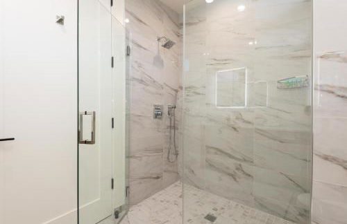 Stylish Apartments in Glendale with Free Parking - Foto 28