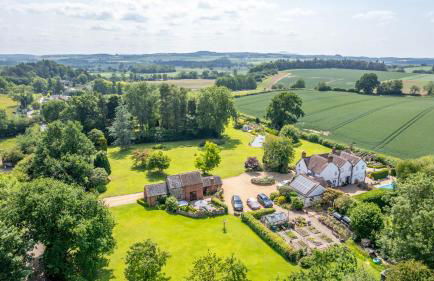 The Owl House with swimming pool and private hot tub - Foto 4