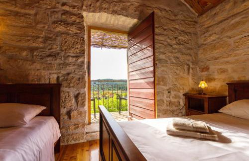 Old Small Stone House - Photo 18