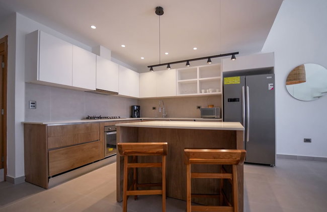 Exclusive Penthouse With Picuzzi Steps From Beach - Foto 10