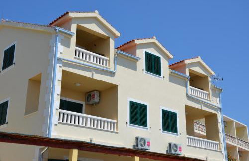Apartments Punta Milna - Photo 12