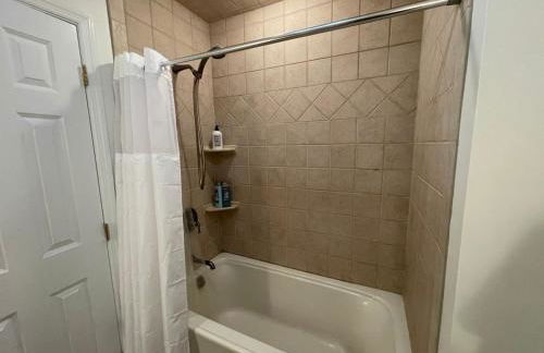 NEWLY REMODELED FOUR BEDROOM All SEASON CONDO W MOUNTAIN VIEWS - Foto 24