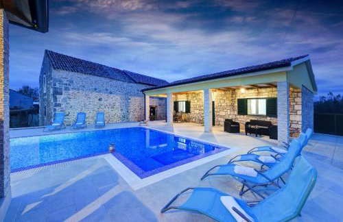 Beautiful Villa Petra with Summer Kitchen and Pool - Foto 9