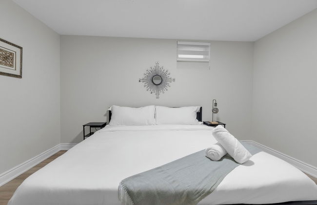 Beautiful House - On A Quiet Street - Photo 15