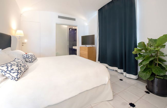 Luxury Villa with Penthouse, Pools and Sea View - Photo 31