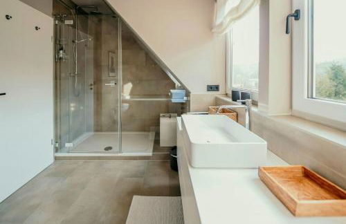 Renovated Semi-Detached House With Garden Views - Foto 36