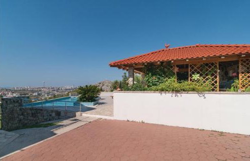 Two-Bedroom Apartment In Mravince - Photo 14