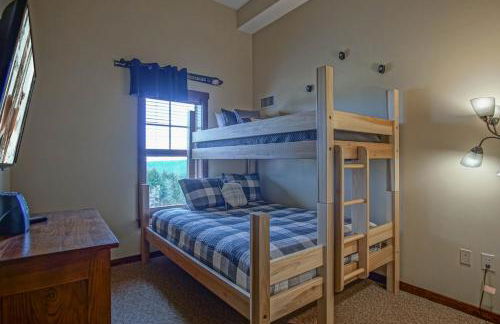 3 bedroom, 2 Full Baths, Slope Side Outdoor Hot Tubs on Site Ski Lift overlook - Foto 21