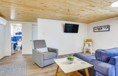 Cozy Wellston Cabin - Walk to Crystal Lake! - Foto 8