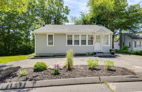 Modern Terryville Cottage with Deck and Lake View! - Foto 26