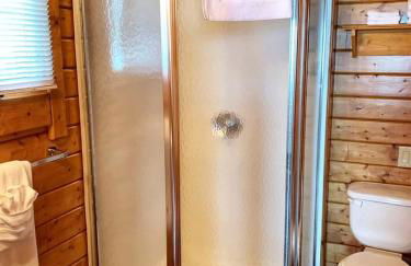 Peaceful Lakefront Cabin with Loft, Beach Access & Sunset Views in Buchanan Dam, Texas - Foto 36