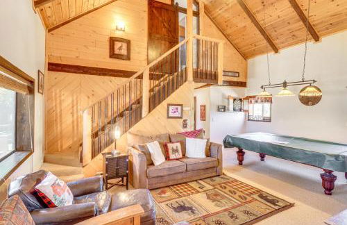 Hot Tub and Game Room! 30-Acre Vernon Retreat - Foto 12