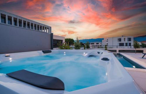 Luxury apartment Sun with private Pool and Jacuzzi - Photo 4