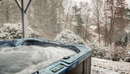 Newly Renovated Luxe Home near Asheville | Pool, Hot Tub, Theater & Games! - Foto 3