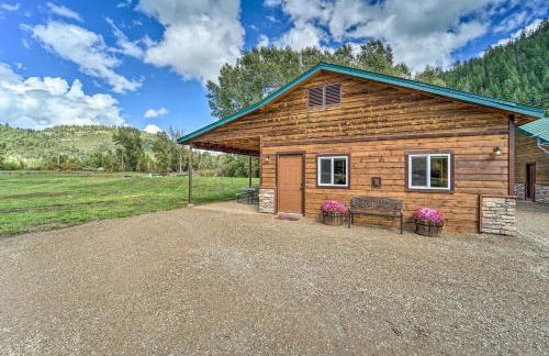 Serene Dolores Cabin with Patio and River Access! - Foto 1