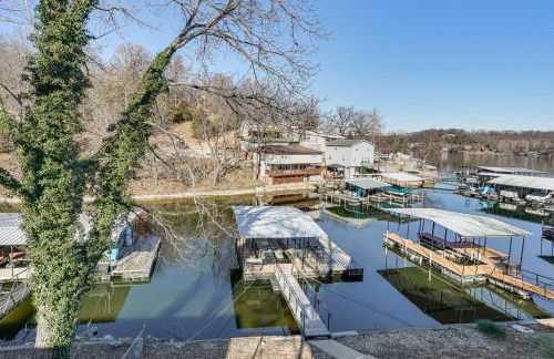 Lakefront Home with Dock and Decks in Gravois Mills! - Foto 2