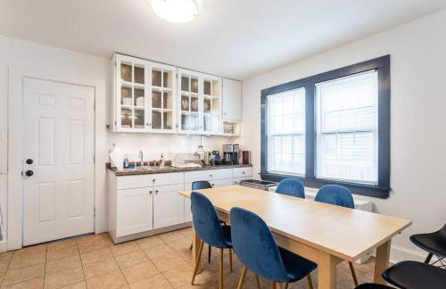 The B&W Haven 5BR Home with yard theater - Foto 27